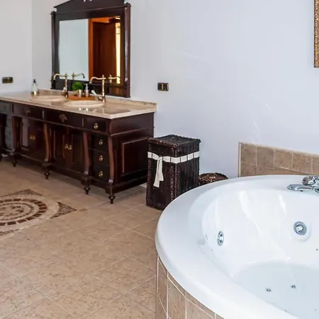 Beautiful In With Kitchen Holiday home *